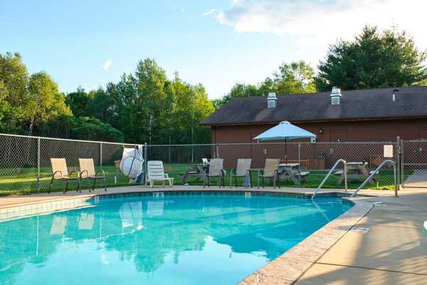 The heated pool at Heaven’s Up North Campground